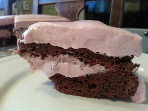 Bringebærfromasjbrownie • Gluten og Melkefri Inspirasjon