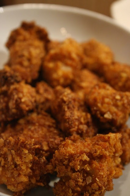 Kyllingnuggets med currysaus